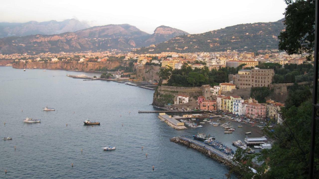 Апартаменты Il Borgo Antico Sorrento Sea View Экстерьер фото